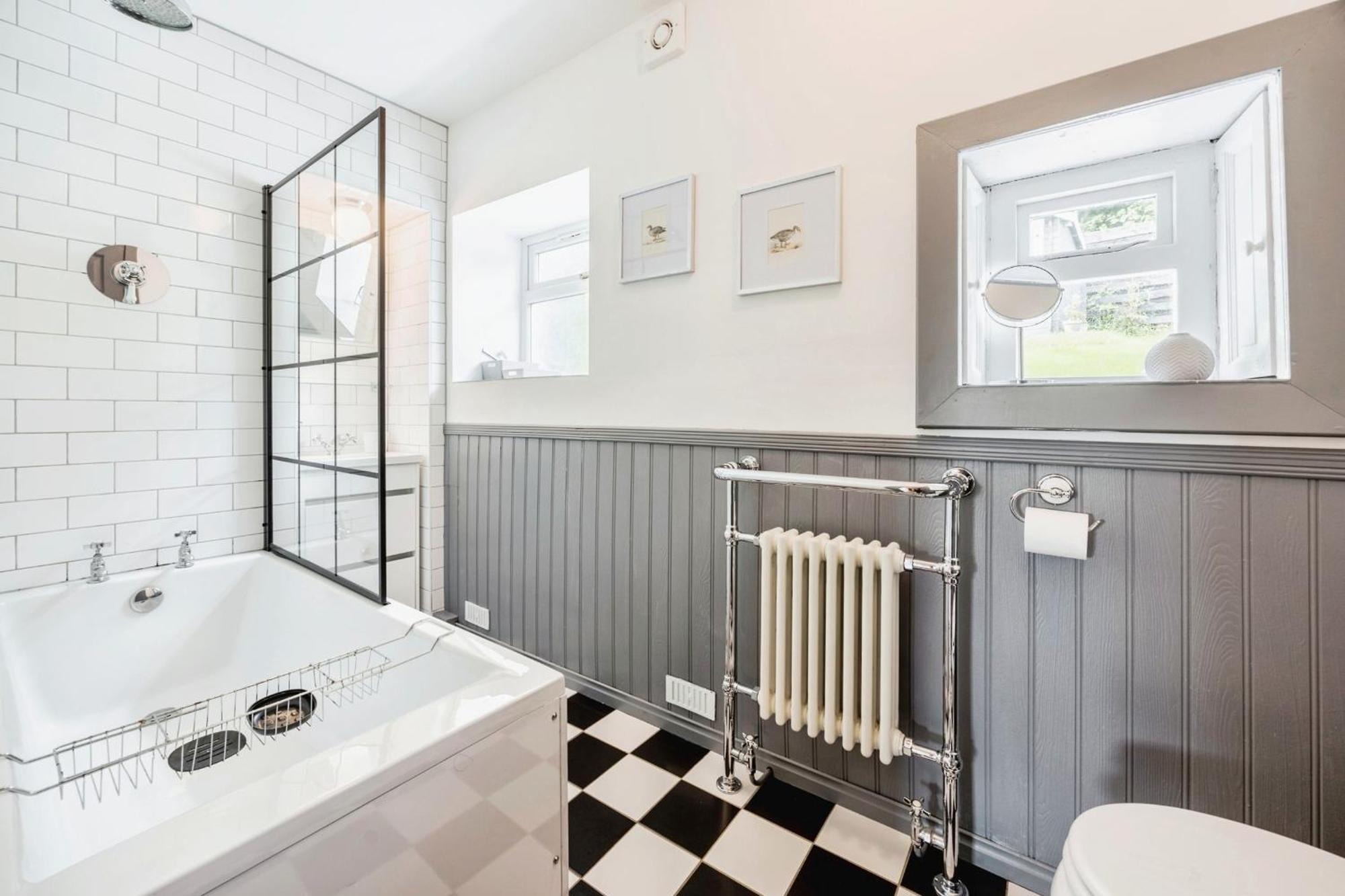 Cosy Lochside Cottage With Mountain And Sea Views Clynder Kültér fotó