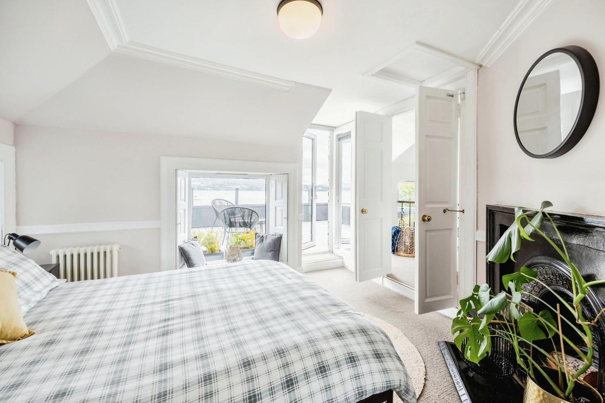 Cosy Lochside Cottage With Mountain And Sea Views Clynder Kültér fotó